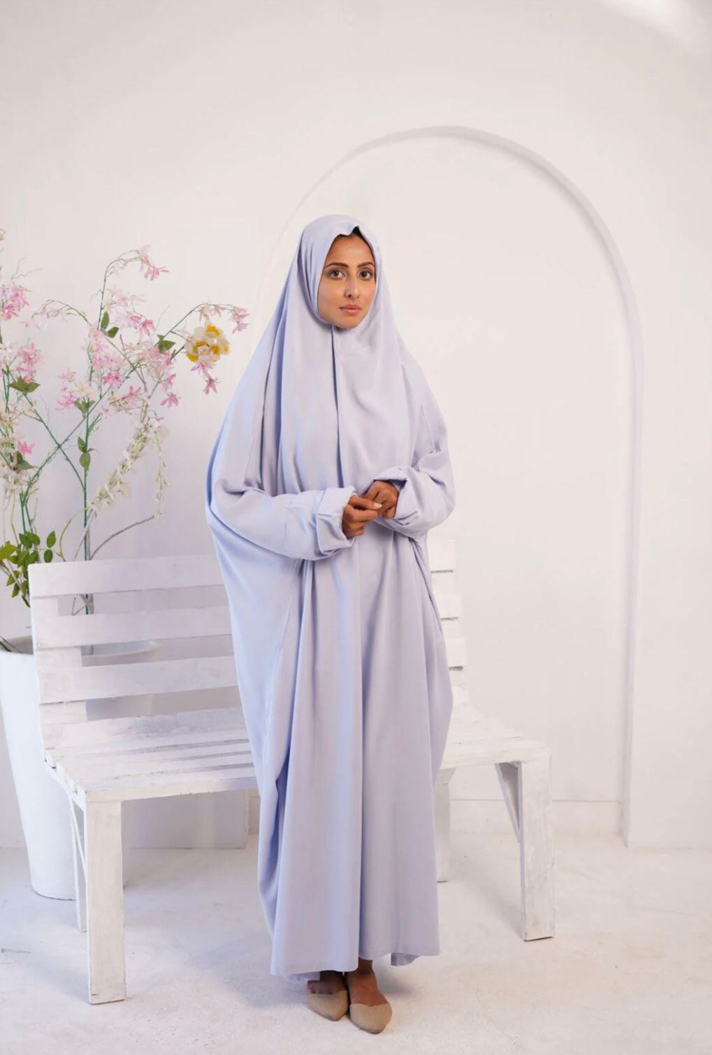 PLAIN NAMAZ CHADDAR WITH SLEEVES AND WITH NAQAB